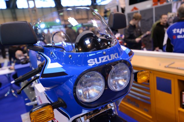 110_Suzuki_GSX-R750_Build
