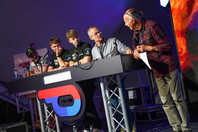 Black_Horse_Big_Quiz_2