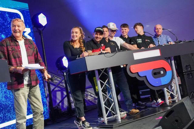 Black_Horse_Big_Quiz_21