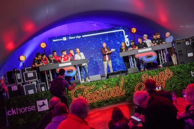 Black_Horse_Big_Quiz_25