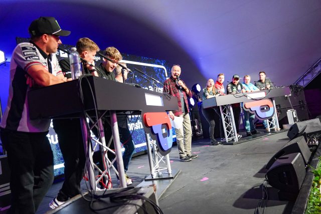 Black_Horse_Big_Quiz_4