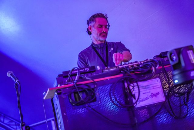 Festival_Stage_DJ-01
