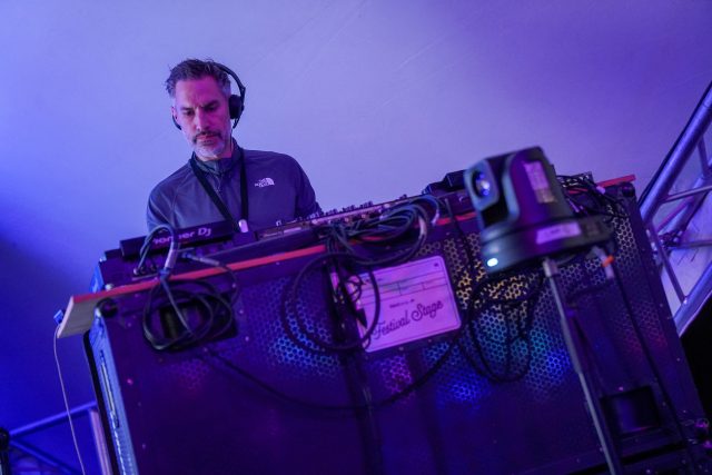 Festival_Stage_DJ-02