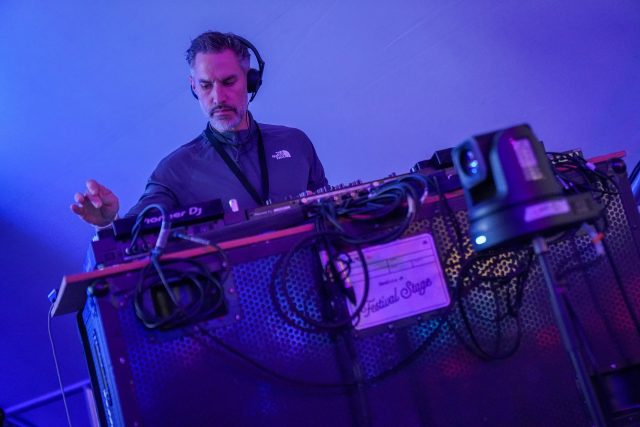 Festival_Stage_DJ-03