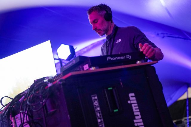 Festival_Stage_DJ-04