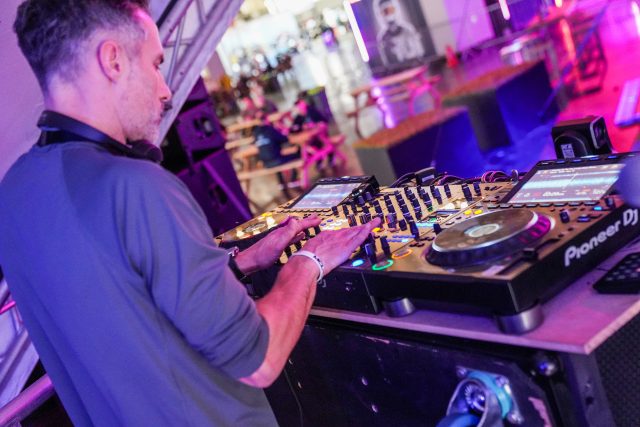 Festival_Stage_DJ-08