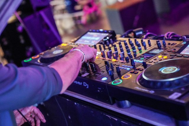 Festival_Stage_DJ-09