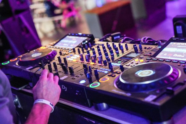 Festival_Stage_DJ-10