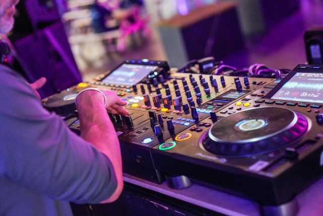 Festival_Stage_DJ-11