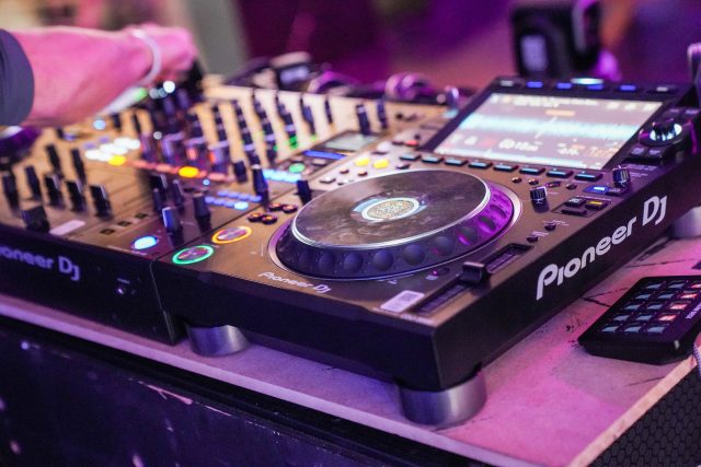 Festival_Stage_DJ-12