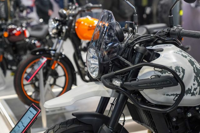 MCL25_Royal_Enfield-012