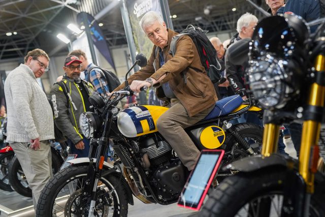 MCL25_Royal_Enfield-020