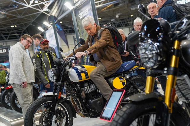 MCL25_Royal_Enfield-021