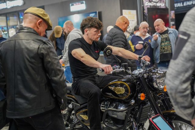 MCL25_Royal_Enfield-026