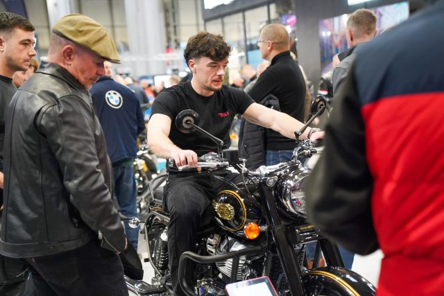 MCL25_Royal_Enfield-030