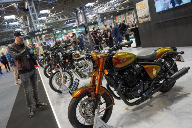 MCL25_Royal_Enfield-042