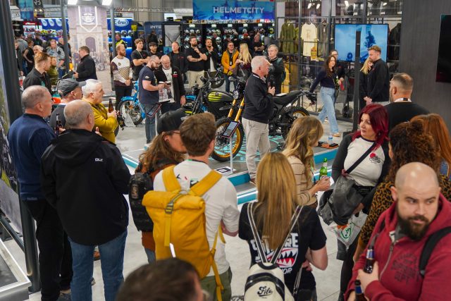 MCL25_Royal_Enfield-060