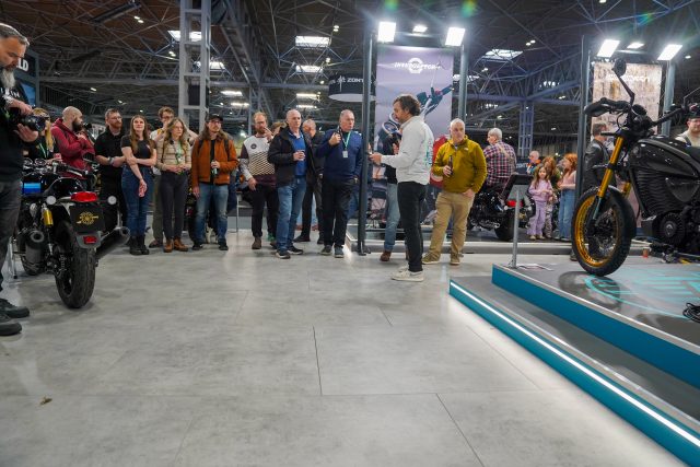 MCL25_Royal_Enfield-074