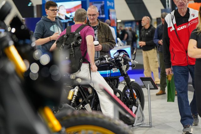 MCL25_Royal_Enfield-085