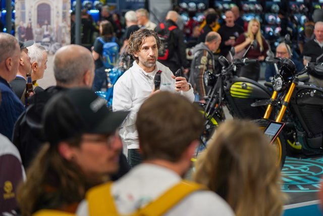 MCL25_Royal_Enfield-103