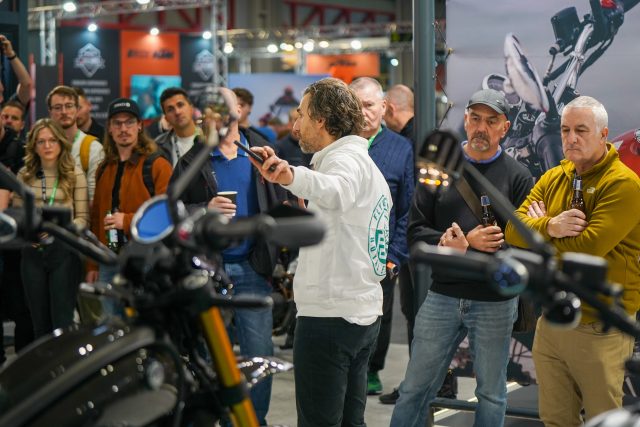 MCL25_Royal_Enfield-105