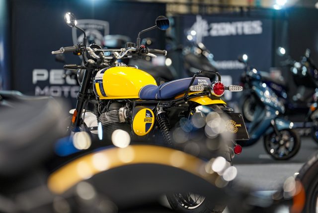 MCL25_Royal_Enfield-107