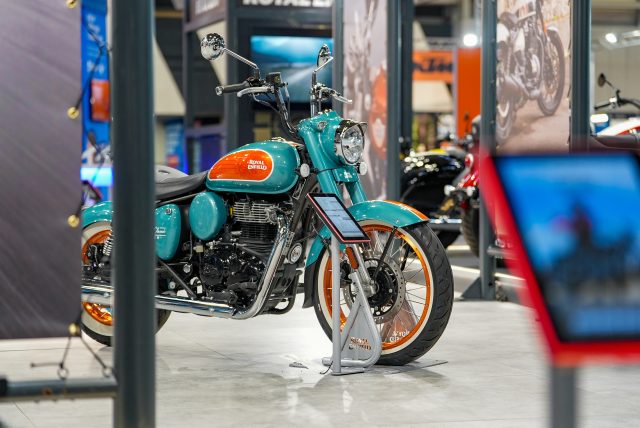 MCL25_Royal_Enfield-111