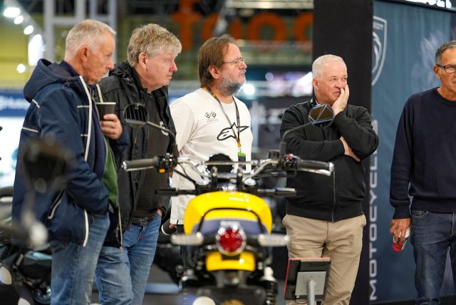 MCL25_Royal_Enfield-123