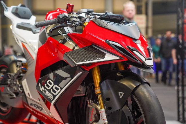 MCL25_Ultraviolet-04