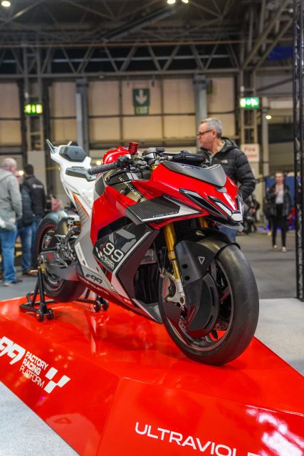 MCL25_Ultraviolet-05