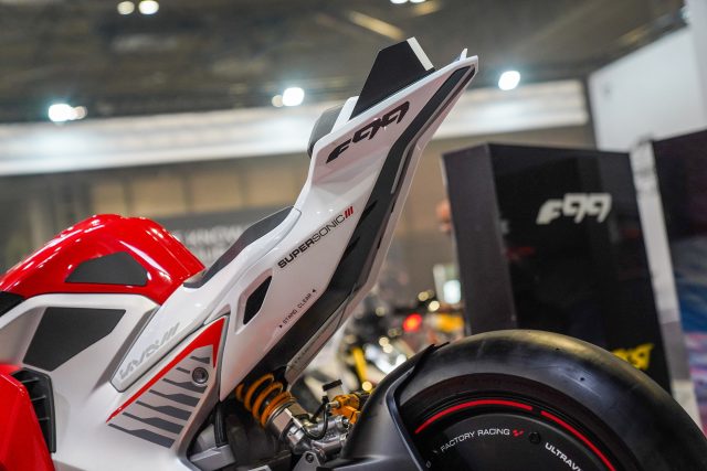 MCL25_Ultraviolet-07