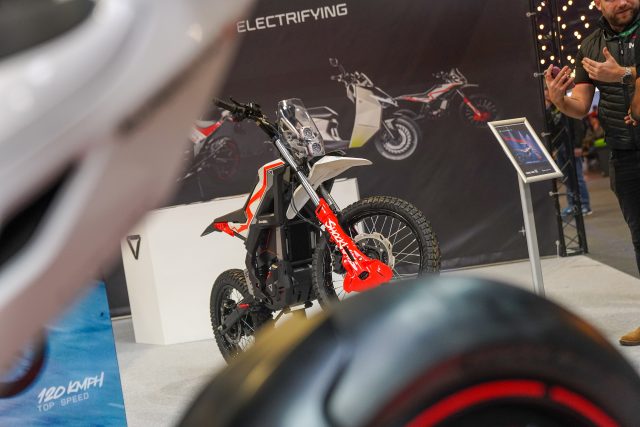 MCL25_Ultraviolet-10