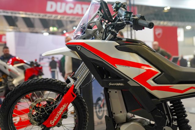 MCL25_Ultraviolet-13