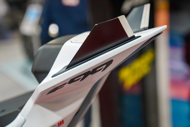 MCL25_Ultraviolet-14