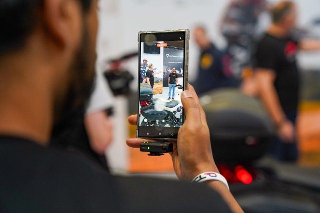 MCL25_Ultraviolet-16