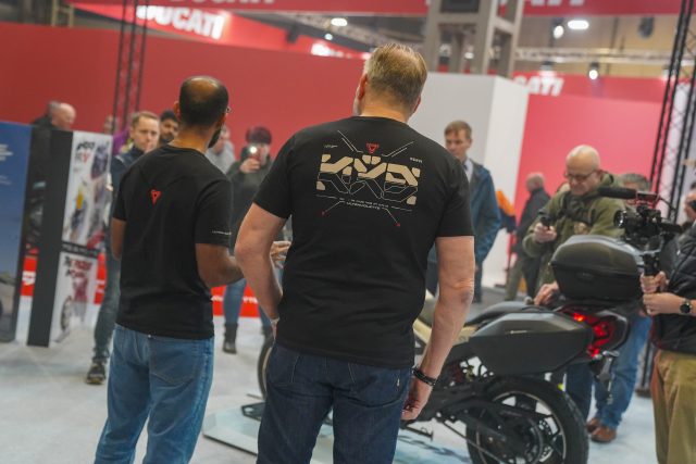 MCL25_Ultraviolet-20