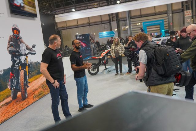 MCL25_Ultraviolet-21