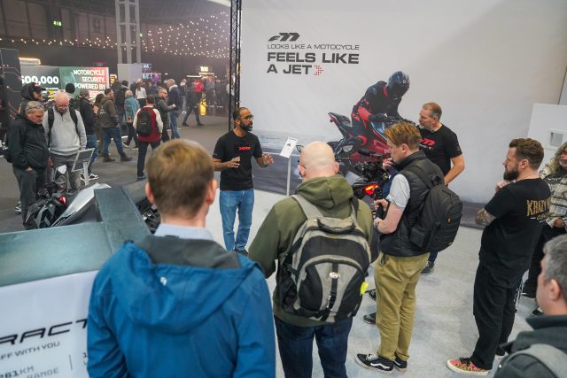 MCL25_Ultraviolet-22