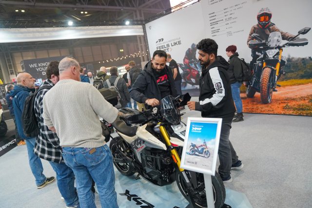 MCL25_Ultraviolet-24