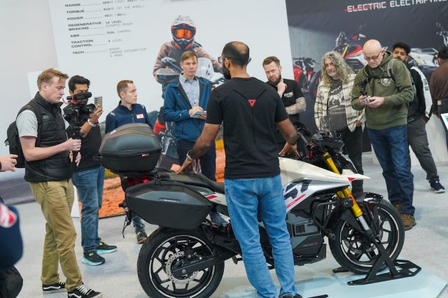 MCL25_Ultraviolet-27