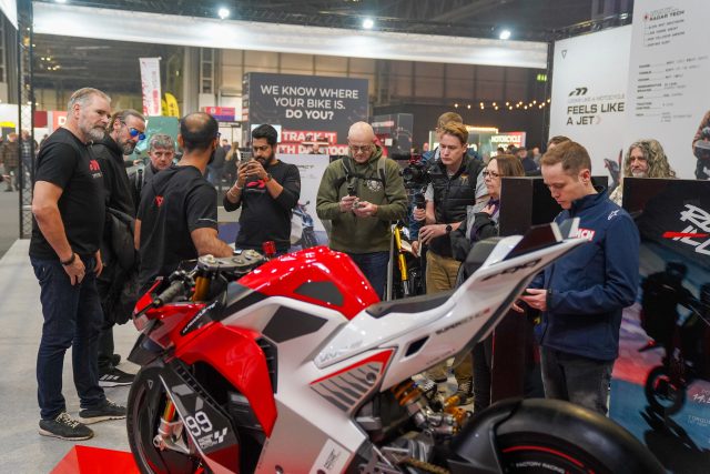 MCL25_Ultraviolet-28