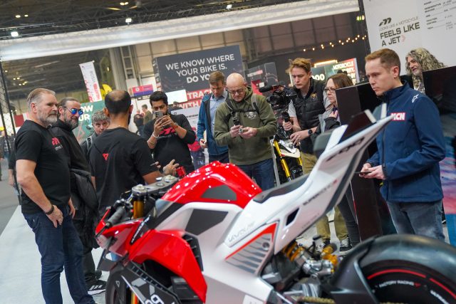 MCL25_Ultraviolet-29