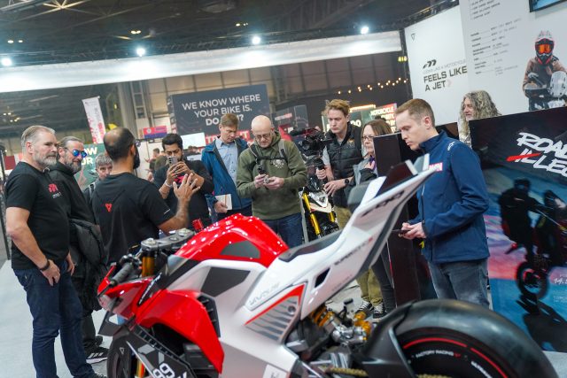 MCL25_Ultraviolet-30