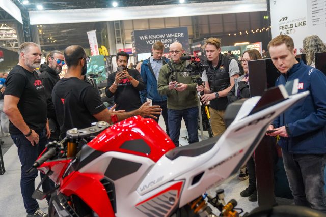 MCL25_Ultraviolet-31