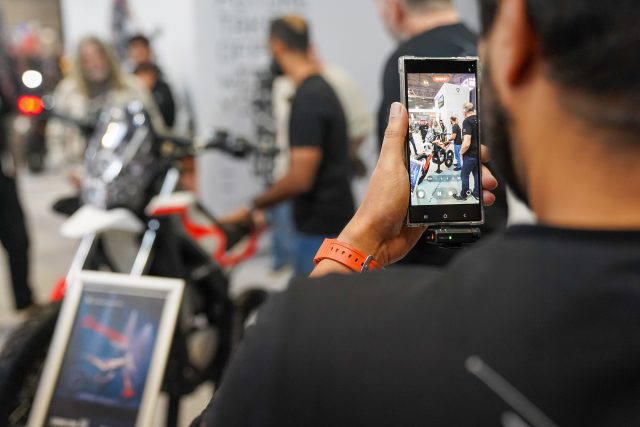 MCL25_Ultraviolet-39