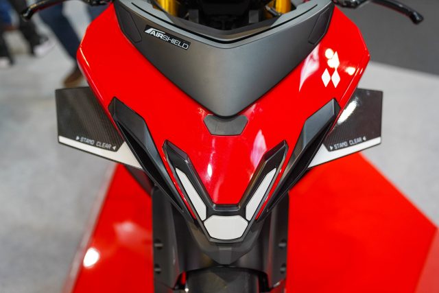 MCL25_Ultraviolet-42